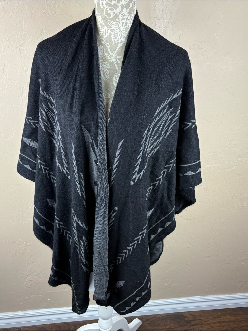 NWT Boot barn Black Gray Sweater Poncho Wrap New Western Style